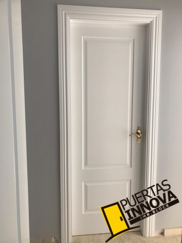 Puertas blancas modelo LAC-102