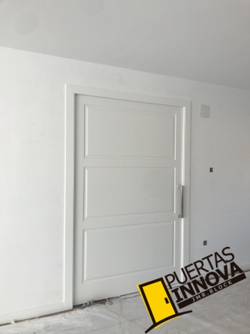 Puertas blancas modelo LAC-103